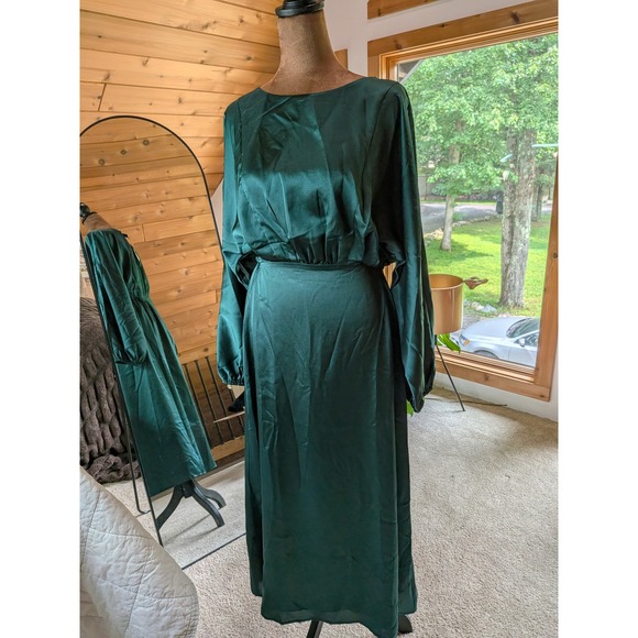 Sugarlips Dresses & Skirts - Sugarlips Forest Green Satin Long Sleeve Midi Dress NWT XS
